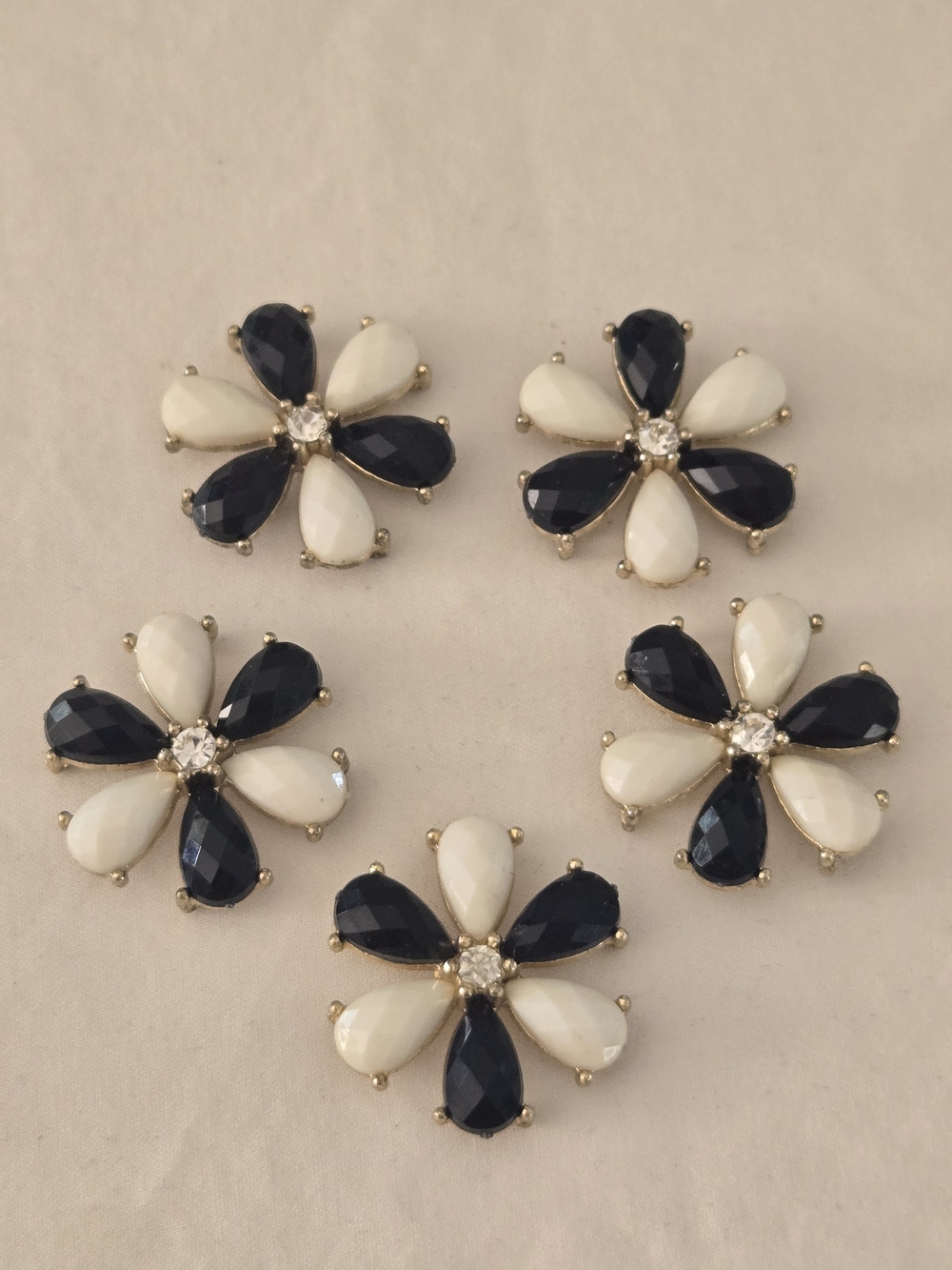 Black & White Faceted Flower W/crystal Center Beads